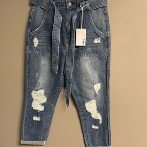 Vervet mom jeans NWT size $27. Machine washable. $15